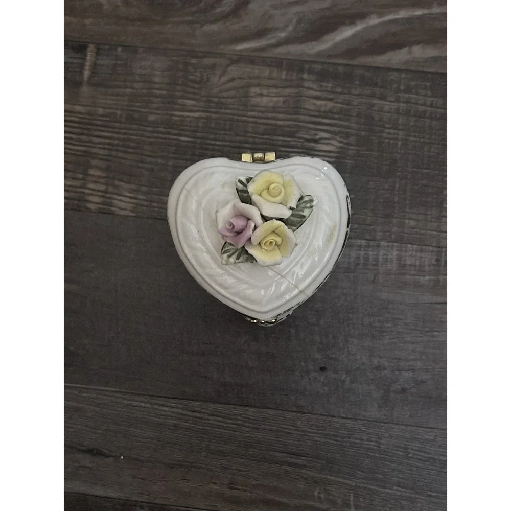 White Heart-Shaped Hinged Trinket Box w/ Rose Floral Lid & Gold Trim